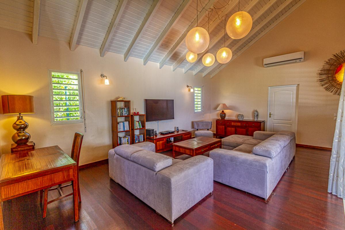 11. Location villa vue mer piscine Deshaies Guadeloupe_Salon Vue Mer des Caraibes